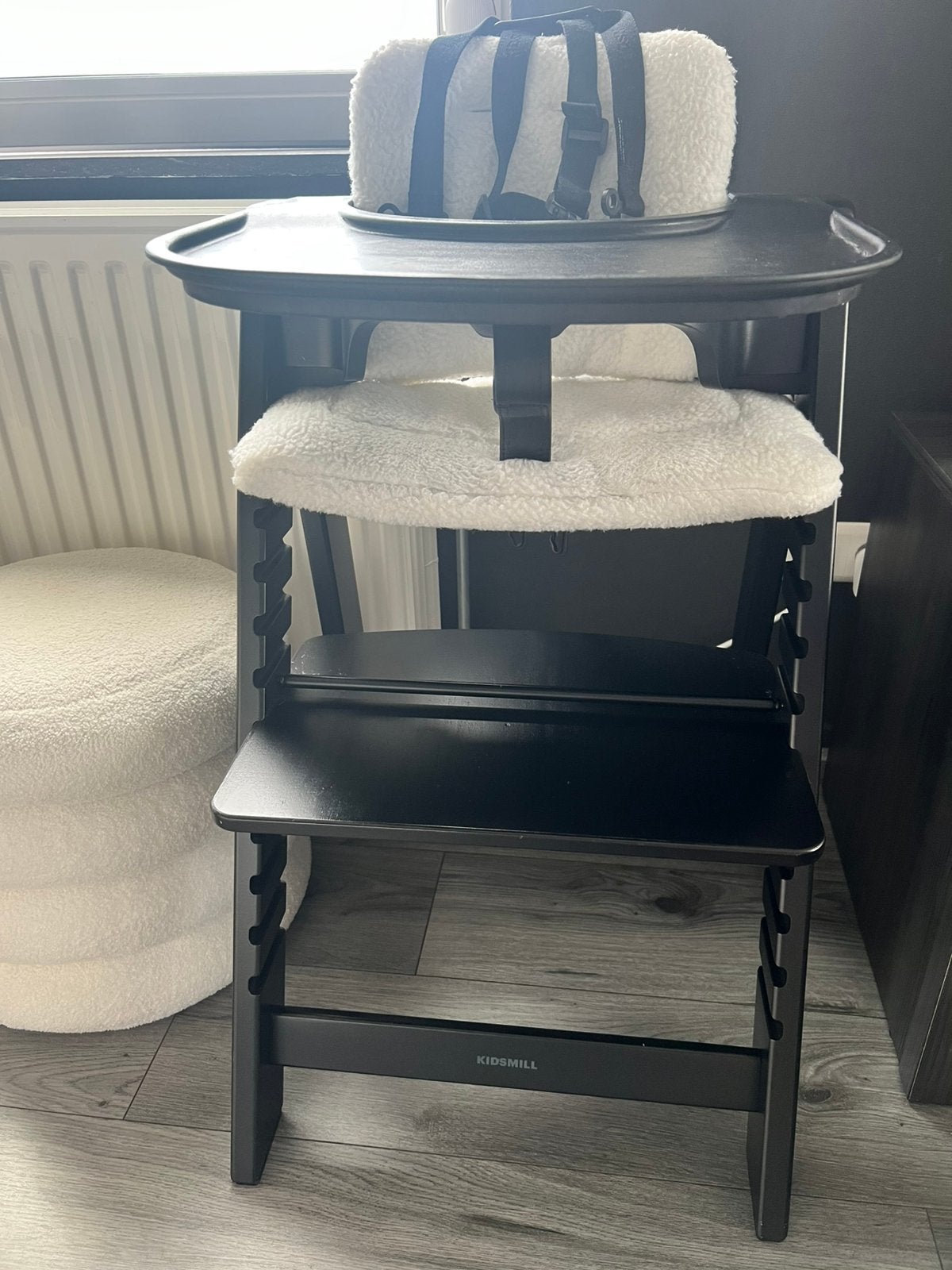 Kidsmill Up! Kinderstoel – Zwart Eiken, Kinderen en Baby's, Kinderstoelen, Ophalen, Zo goed als nieuw, Meegroeistoel