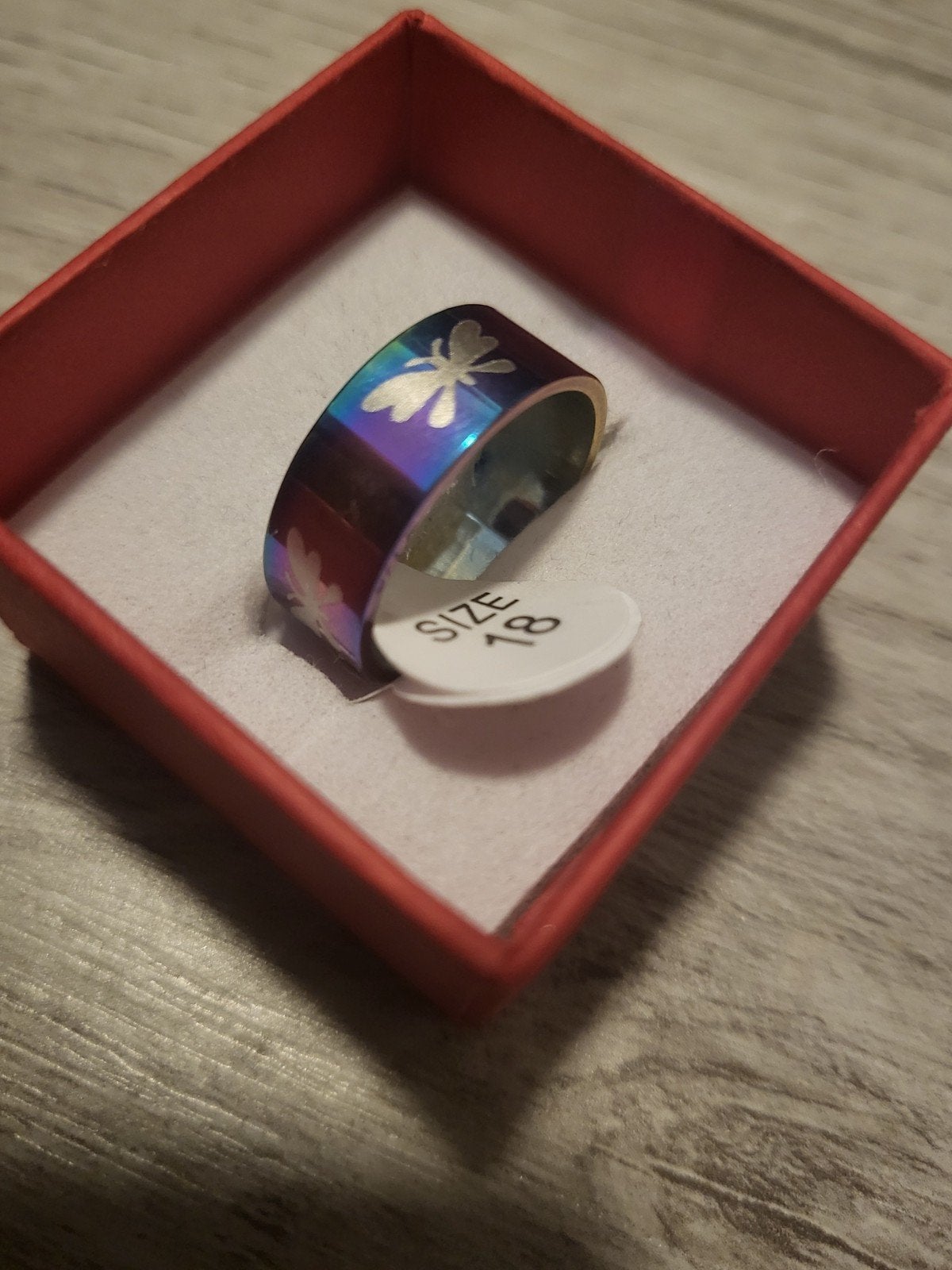 Nieuwe regenboogkleurige ring met vlinder, maat 18, 18 tot 19, Overige kleuren, IJzer of Staal, Nieuw