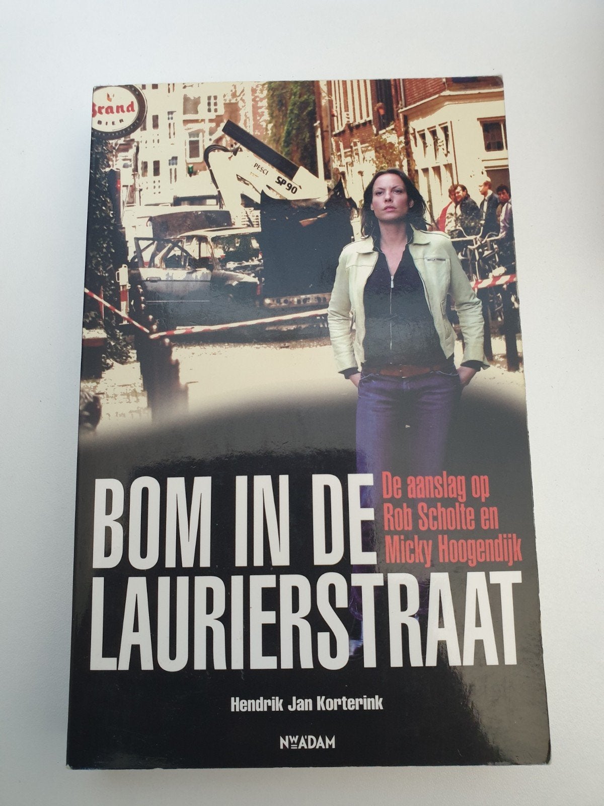 Bom in de Laurierstraat - Hendrik Jan Korterink, Ophalen of Verzenden, Gelezen