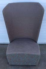 Luxe hoge fauteuil stof grijs showroom model, Ophalen, Hout, Nieuw, 75 tot 100 cm