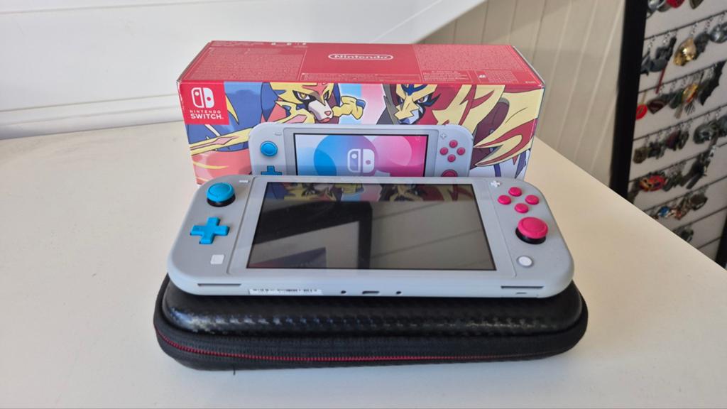 Nintendo Switch Lite Pokemon Sword & Shield editie, Ophalen of Verzenden, Zo goed als nieuw