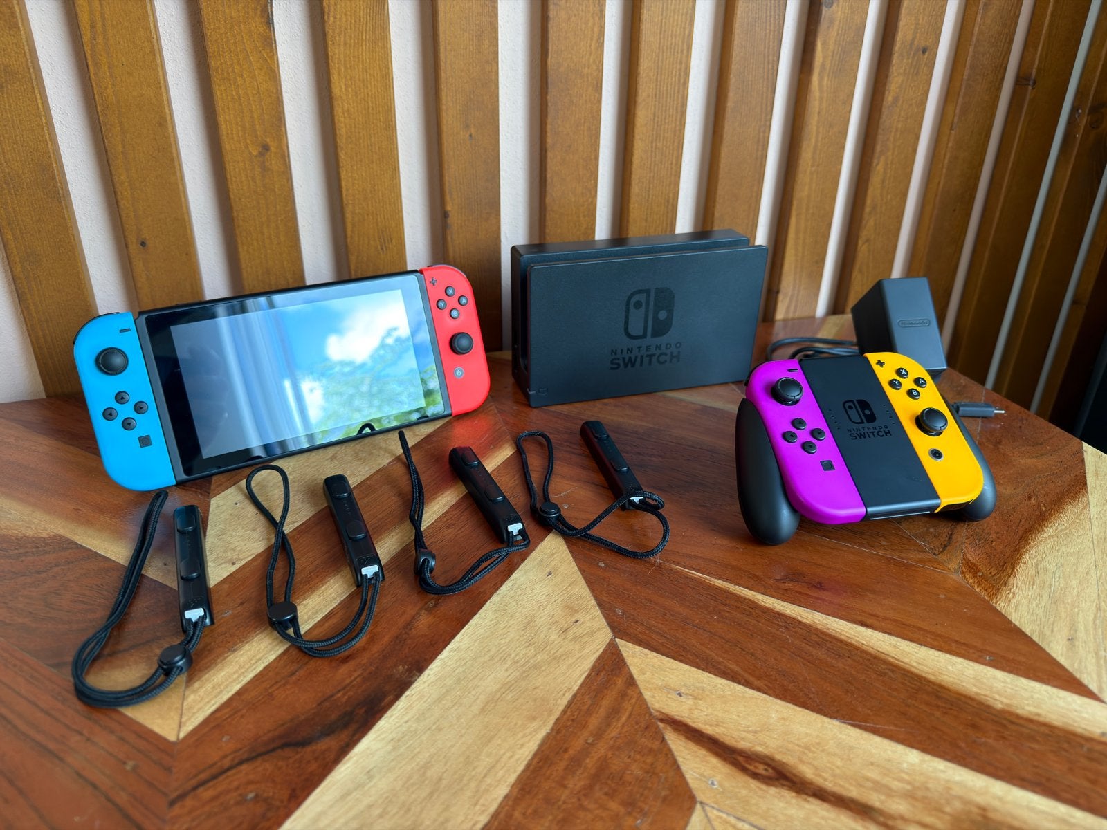 Nintendo Switch met 4 Joy-Cons, Ophalen of Verzenden, Zo goed als nieuw, Met 3 controllers of meer, Switch 2019 Upgrade