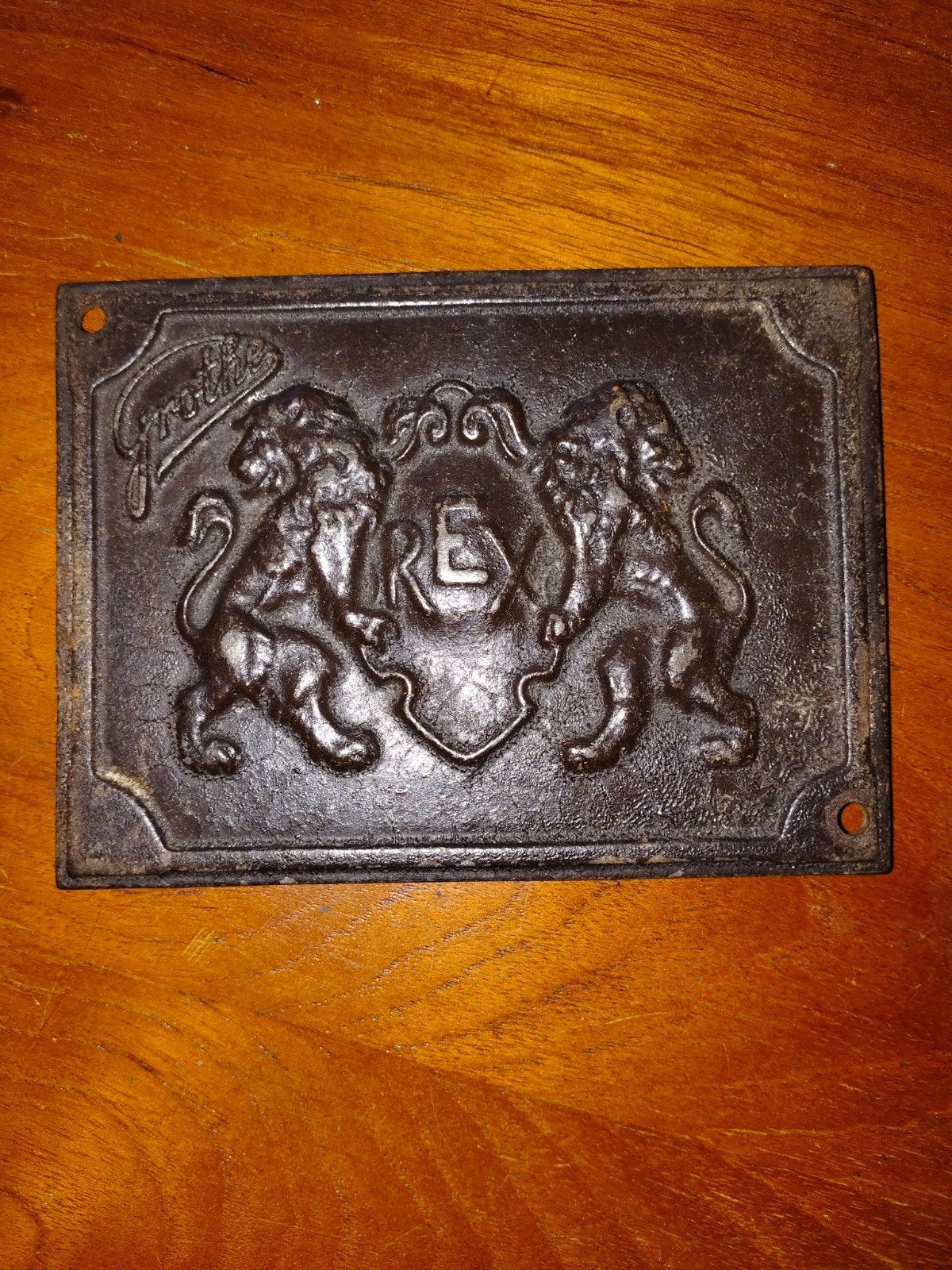 Antieke gietijzeren plaquette met leeuwen en 'REX', Antiek en Kunst, Ophalen of Verzenden