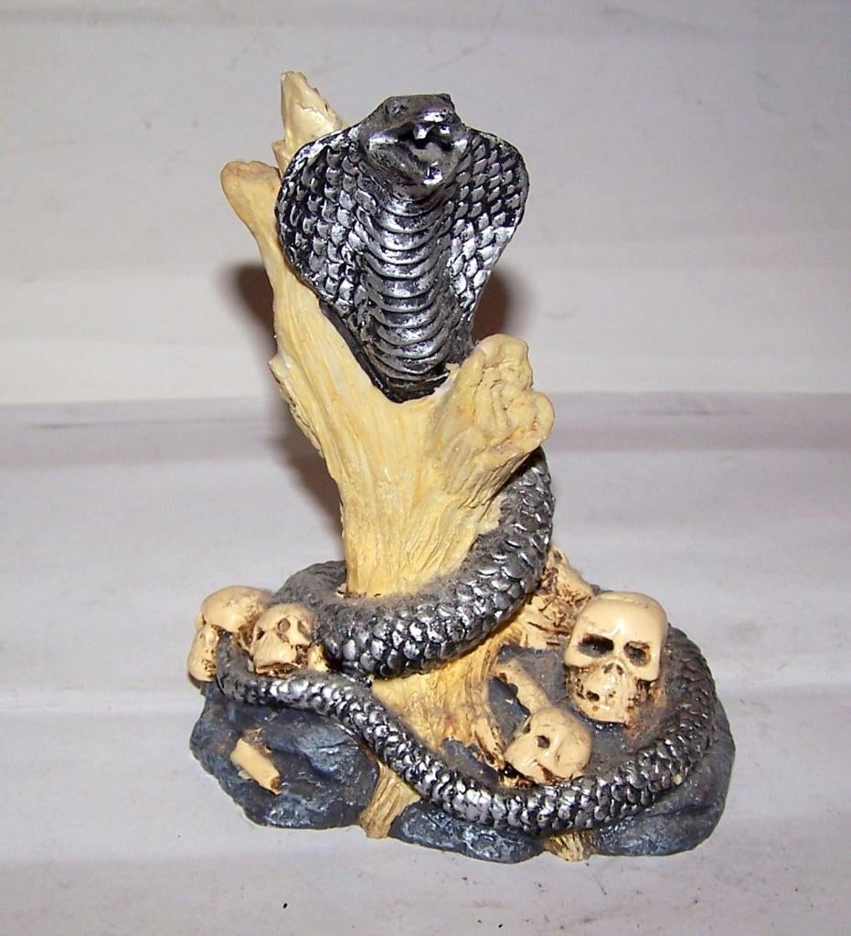 Prachtig beeldje Cobra met doodskoppen, H. 12cm. Nwst., Ophalen of Verzenden, Zo goed als nieuw, Fantasy