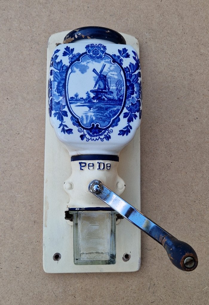 Mooie antieke PeDe gietijzeren wandkoffiemolen Delfts Blauw, Ophalen of Verzenden