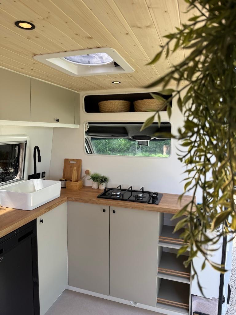 Mercedes Benz Sprinter Camper L2H2 - Nieuwe inbouw 2026, Achteruitrijcamera, Buscamper of Camperbus, Tot en met 2, Bedrijf