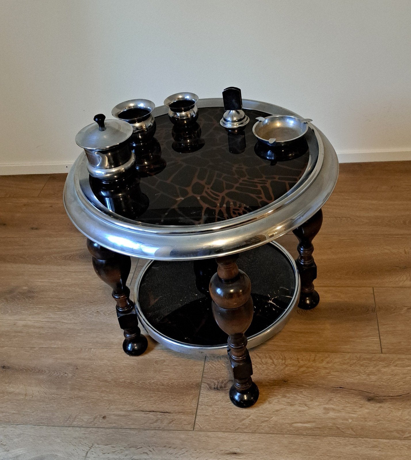 Vintage rooktafeltje met accessoires. Hoogte is 60 cm., Antiek en Kunst, Ophalen