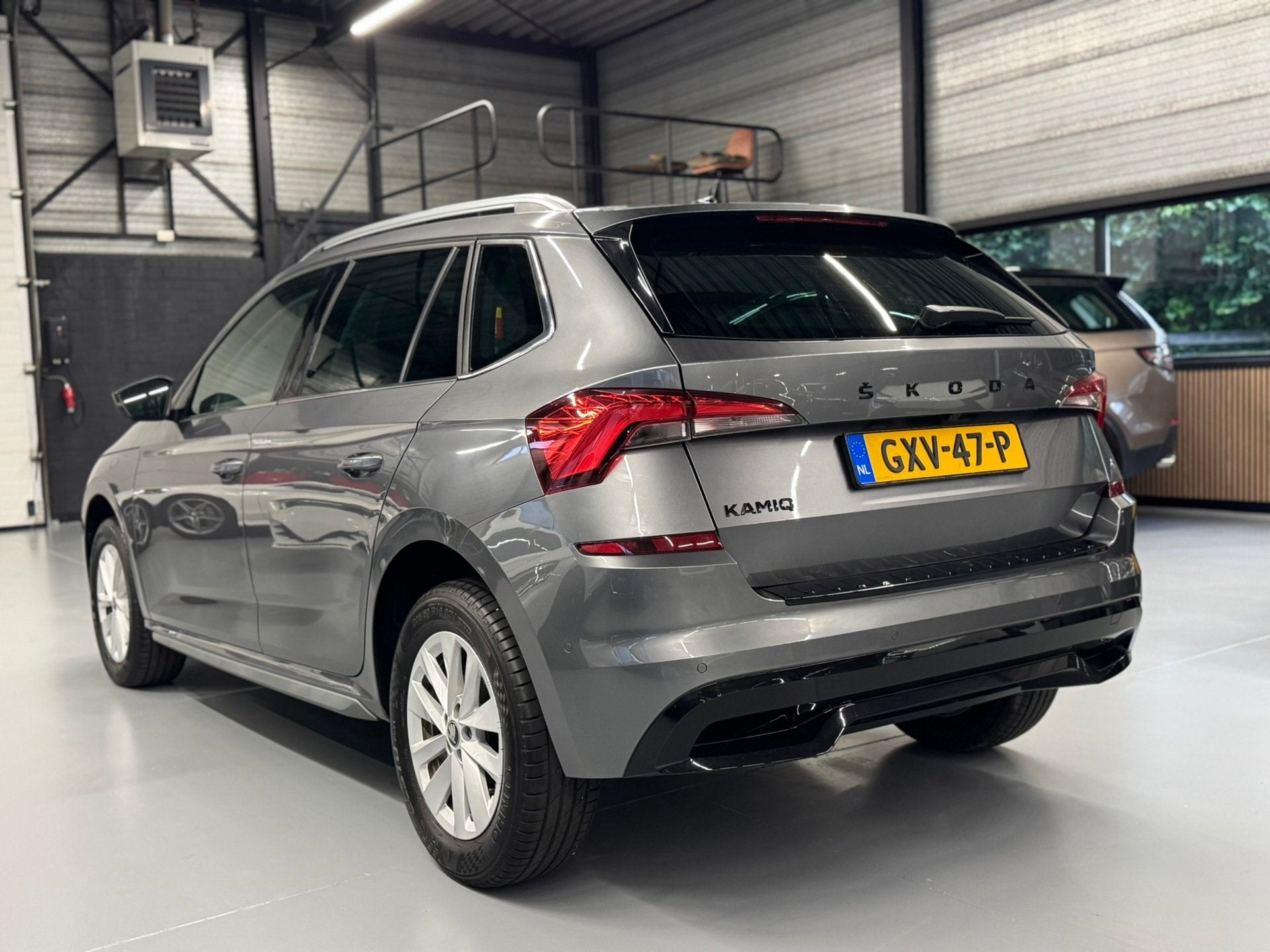 Skoda KAMIQ 1.0 TSI Business Edition Carplay/Camera/Clima, Auto's, Dealer onderhouden, Euro 6, Origineel Nederlands, Handgeschakeld