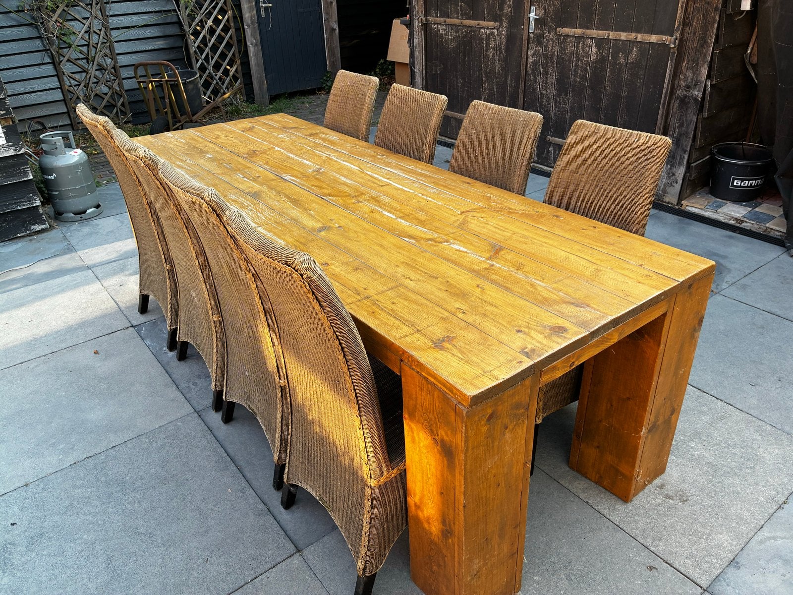 Houten eettafel met 8 rotan stoelen, Huis en Inrichting, Ophalen, Gebruikt, 100 tot 150 cm, 200 cm of meer