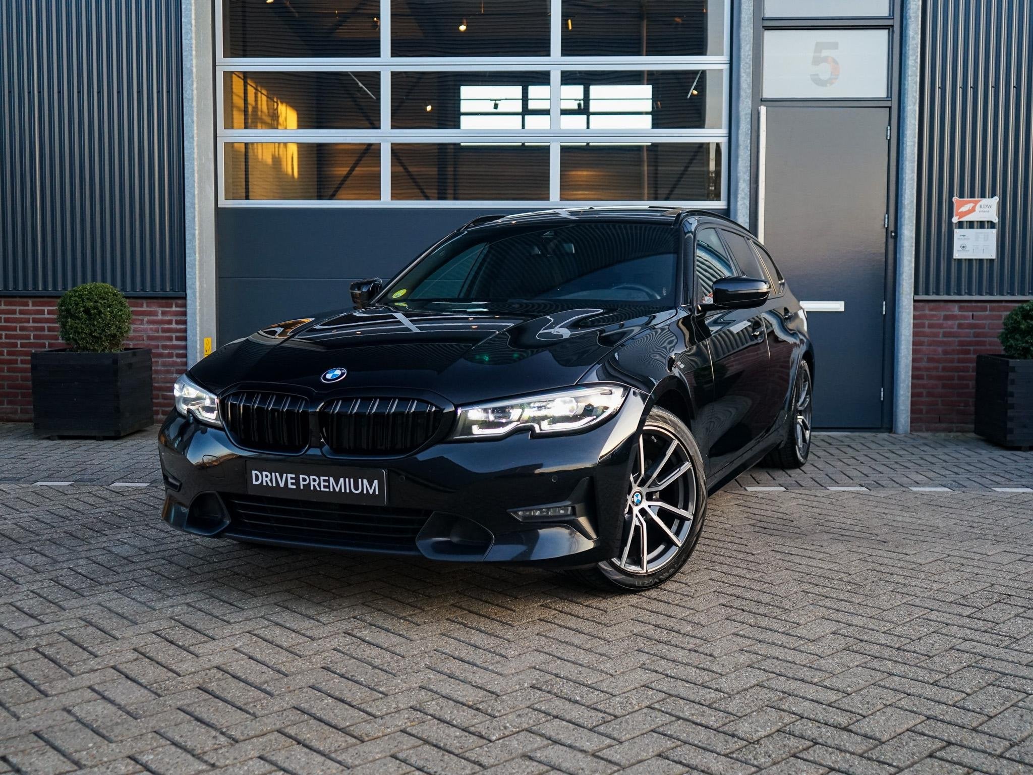 BMW 3-serie Touring 320d High Executive, Auto's, Automaat, Achterwielaandrijving, Zwart, Leder