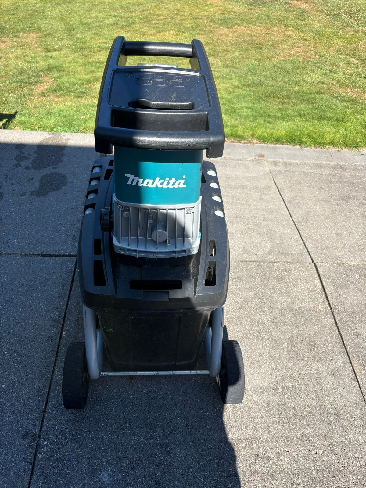 Makita UD2500 Elektrische Hakselaar - Zo goed als nieuw, Ophalen, Zo goed als nieuw, Elektrisch, Met opvangbak