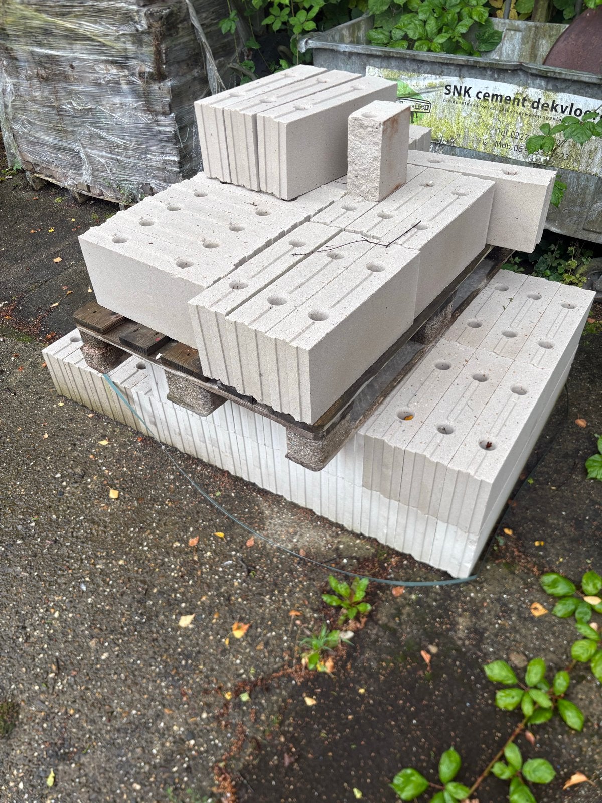 75 stuks Kalkzandsteen blokken en stenen voor bouwprojecten, Ophalen of Verzenden, Gebruikt, Kalkzandstenen