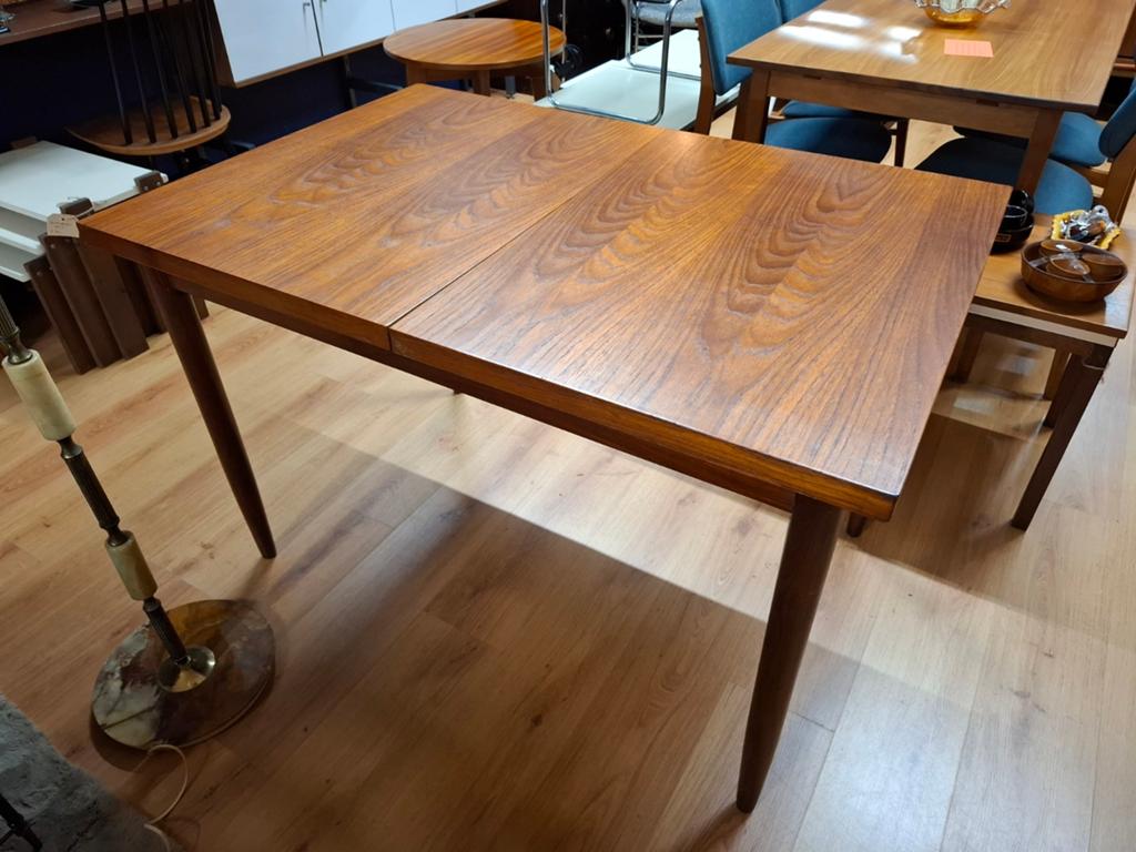 Vintage gerestaureerde teak uitschuifbare eettafel, Zo goed als nieuw, Onbekend, Onbekend, 150 tot 200 cm