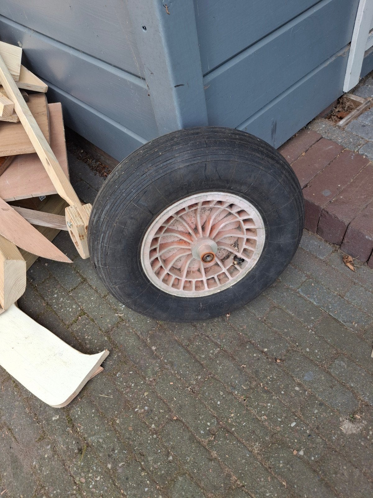 kruiwagenwiel, Ophalen
