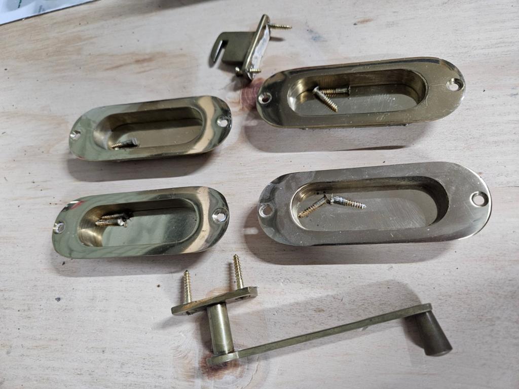 Schuifdeurkom messing (4x) en sluiting, Doe-het-zelf en Verbouw, Ophalen of Verzenden, Gebruikt, Koper of Messing, Schuif of Grendel
