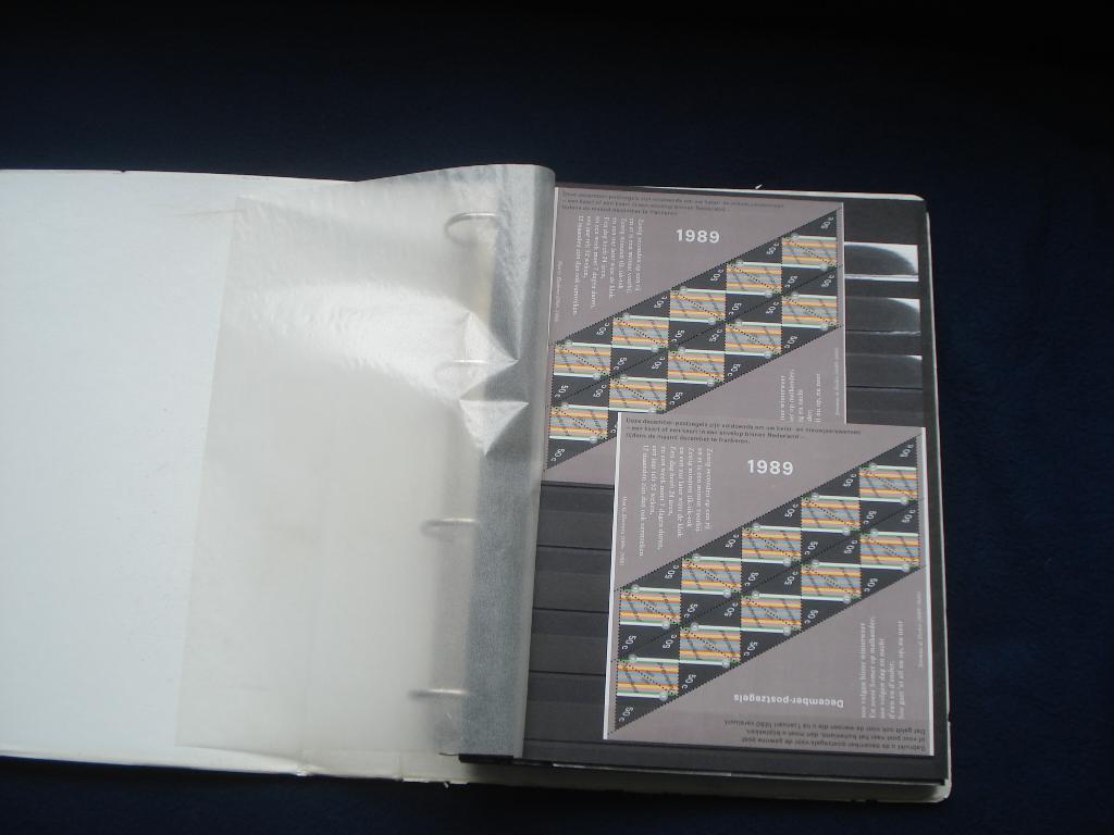 Album met 35 Nederlandse Velletjes postfris, Ophalen of Verzenden, Na 1940, Postfris