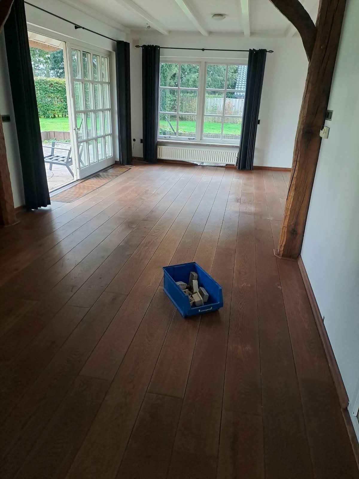 Eiken vloerdelen 54m² met plinten - 20mm dik, Doe-het-zelf en Verbouw, Ophalen, Gebruikt, Vloerdelen of -planken, 10 m² of meer