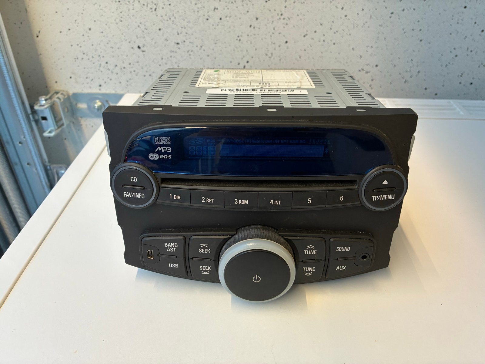 Goedwerkende Daewoo AGC-911RM autoradio met CD/MP3/USB/AUX, Ophalen, Zo goed als nieuw