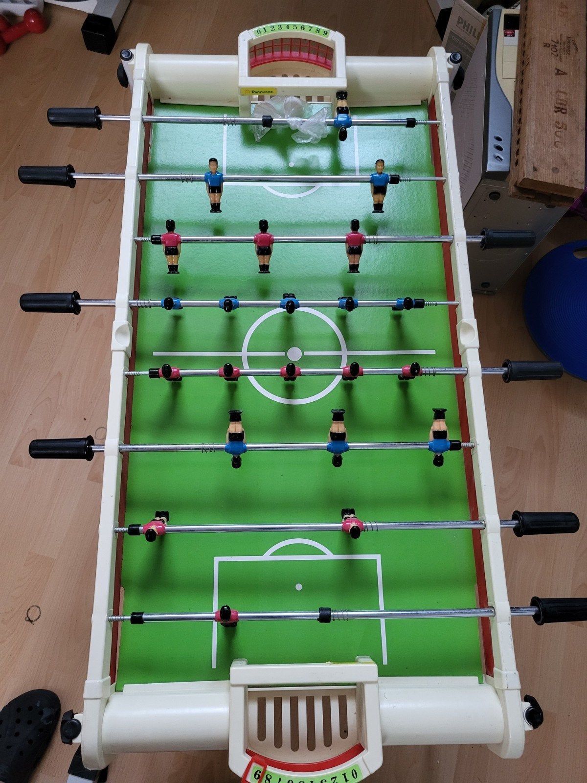 leuke voetbaltafel incl 2 balletjes 106x49x70hg, Ophalen, Gebruikt