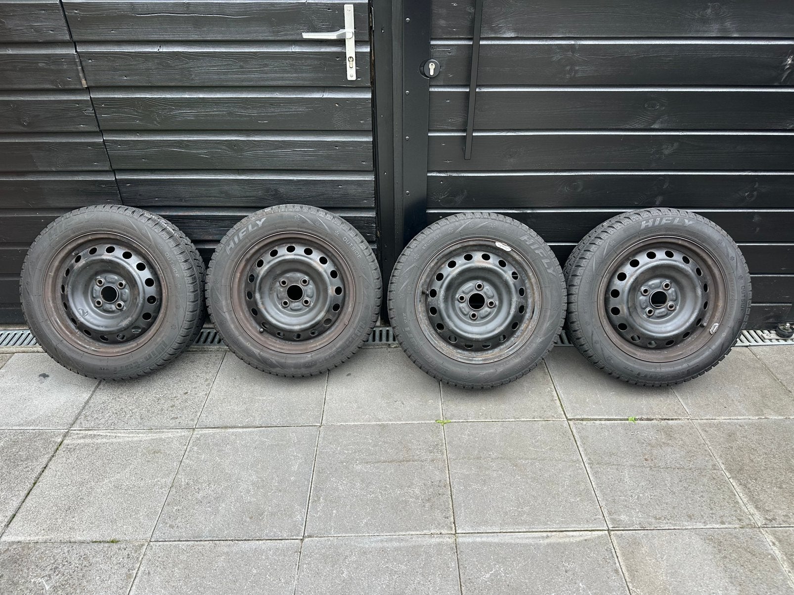 Toyota yaris winterbanden set met velg 4x100, Auto-onderdelen, Ophalen, 15 inch, Banden en Velgen, 185 mm