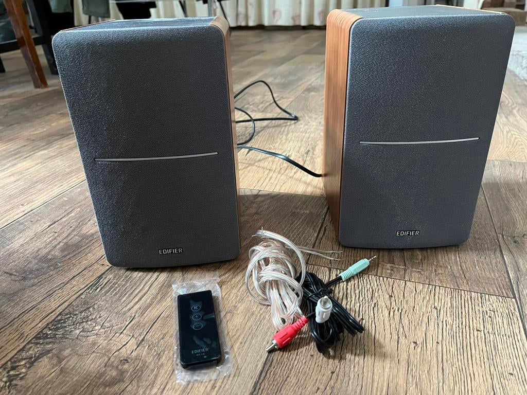 Edifier R1280T multimedia speakers
