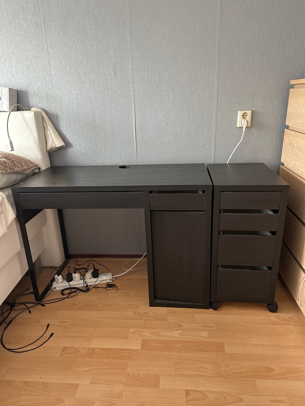 Donkerbruin bureau met ladeblok - IKEA, Ophalen, Zwart, Gebruikt, Met lades