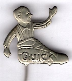 Quick voetbalschoenen zilverkleurig/blik speldje ( Y_146), Ophalen of Verzenden, Zo goed als nieuw, Sport, Speldje of Pin