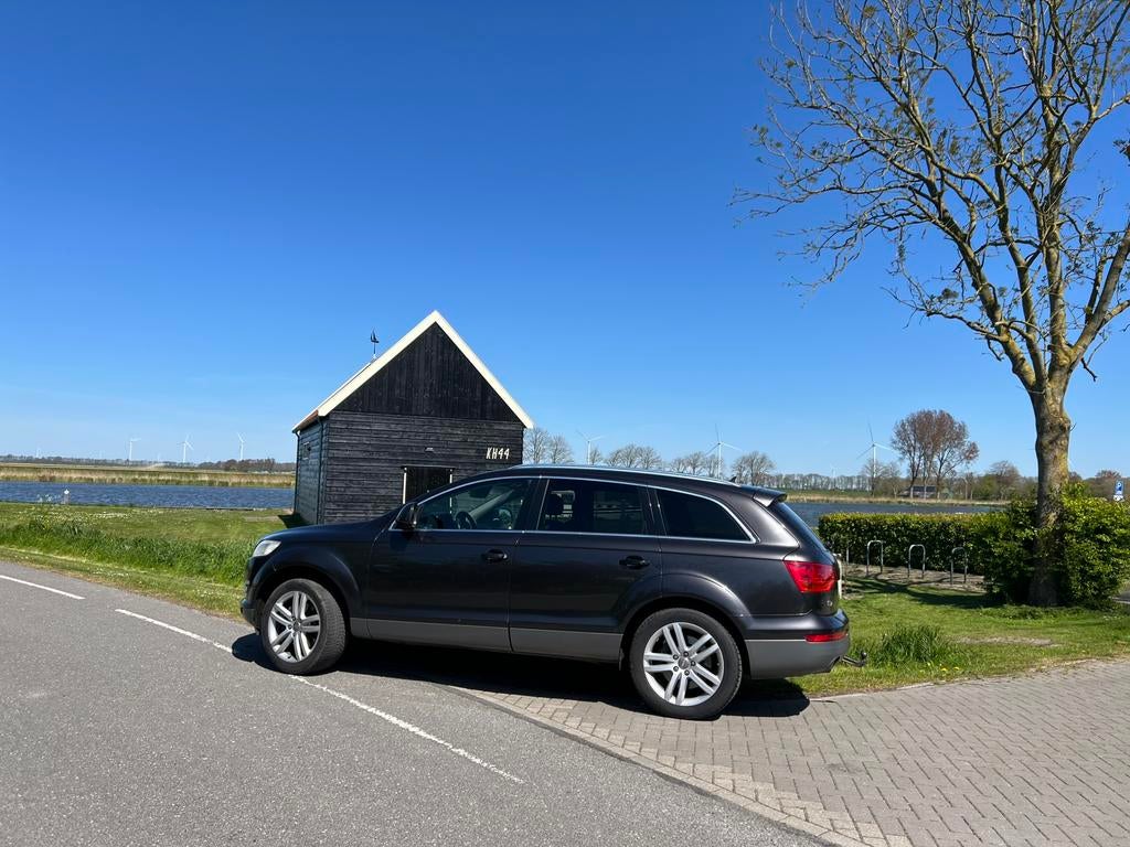 Audi Q7 4.2 V8 257KW Quattro Tiptronic 2006 Grijs, Auto's, Audi, Automaat, 2245 kg, 7 stoelen, Origineel Nederlands
