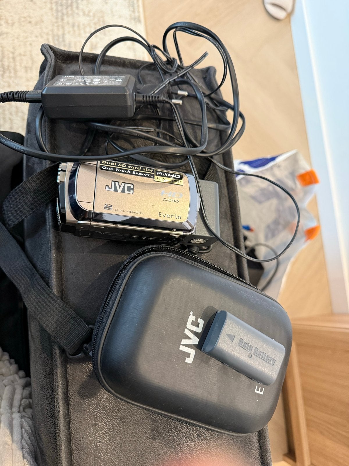 JVC Everio Full HD Camcorder met 2 accus en tasje, Full HD, JVC, Overige soorten, Ophalen of Verzenden
