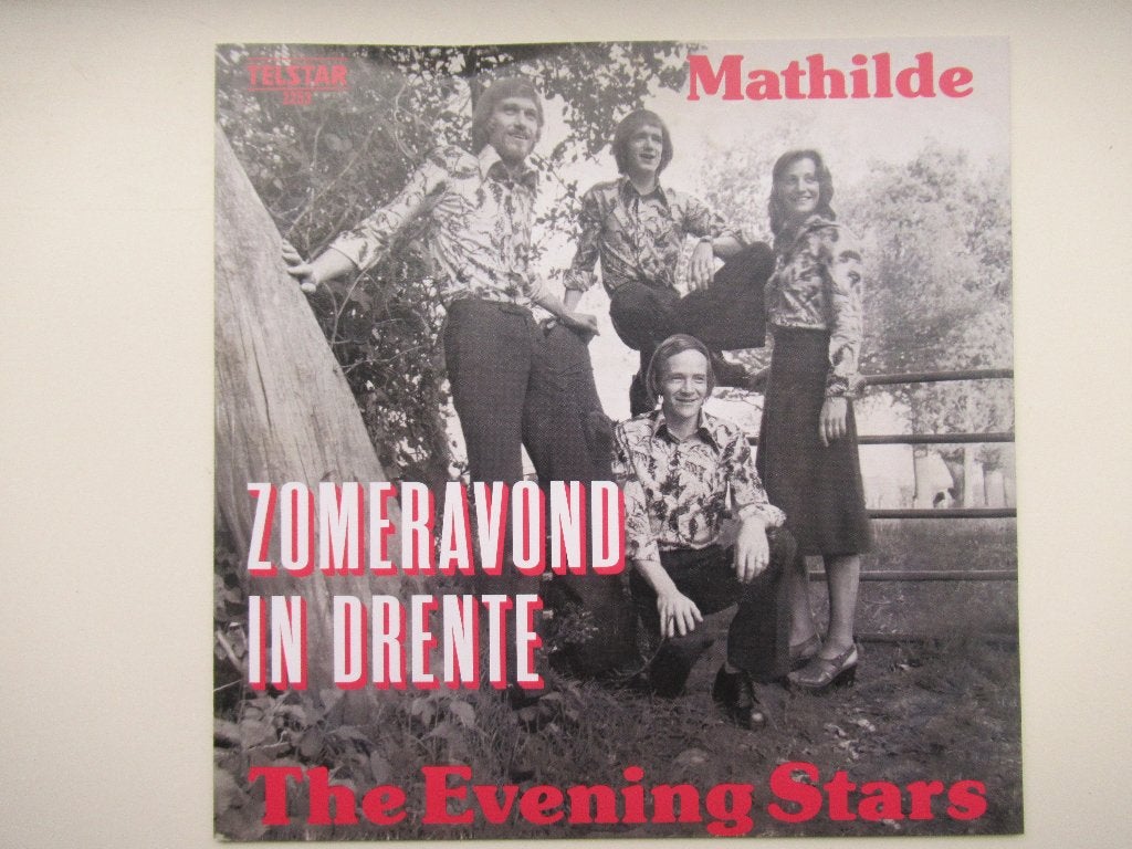 DE EVENING STARS # ZOMERAVOND IN DRENTHE/MATHILDE ( TELSTAR), 7 inch, Ophalen of Verzenden, Levenslied of Smartlap, Beschermende buitenhoes