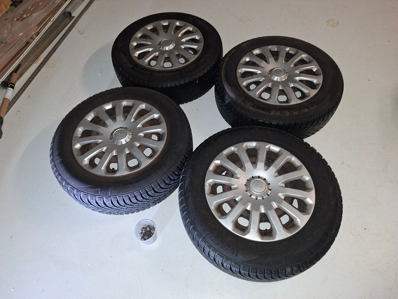 Winterbanden op velg Ford C-max Focus 7,5-8mm, Auto-onderdelen, Banden en Velgen, Ophalen, Gebruikt, 15 inch, Banden en Velgen