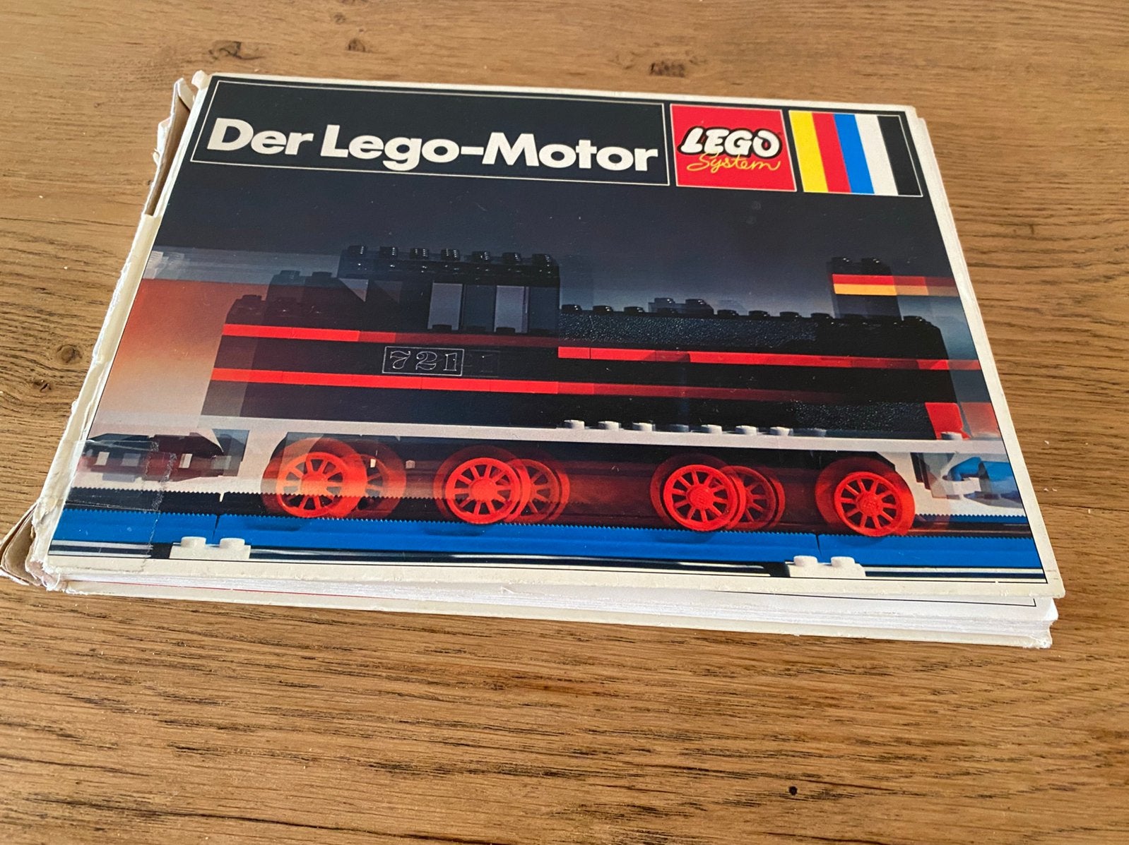 Lego trein boek der lego motor 242 jaren 70, Kinderen en Baby's, Speelgoed | Duplo en Lego, Gebruikt, Lego, Ophalen of Verzenden