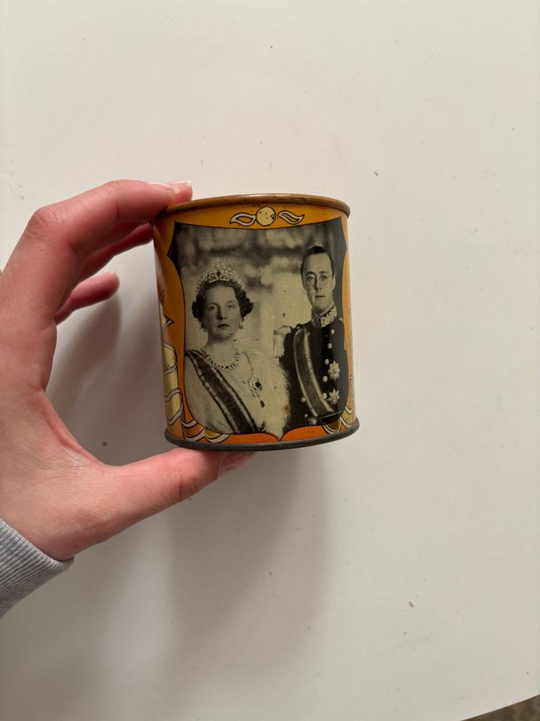 Vintage Spaarpot Koningin Wilhelmina en Prins Hendrik, Ophalen of Verzenden, Gebruikt, Metaal of Blik, Overige thema's