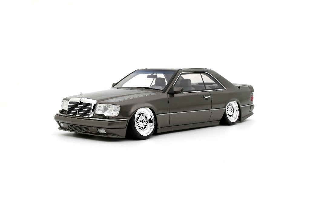 1:18 Mercedes-Benz C124 AMG "Stance" 2022 - Antraciet grijs, Hobby en Vrije tijd, ., Zo goed als nieuw, Bburago, .