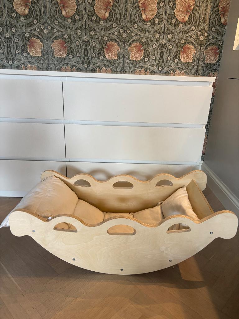 Houten Montessori Schommelwieg  met Comfortabel Kussen, Ophalen, Zo goed als nieuw, Overige typen