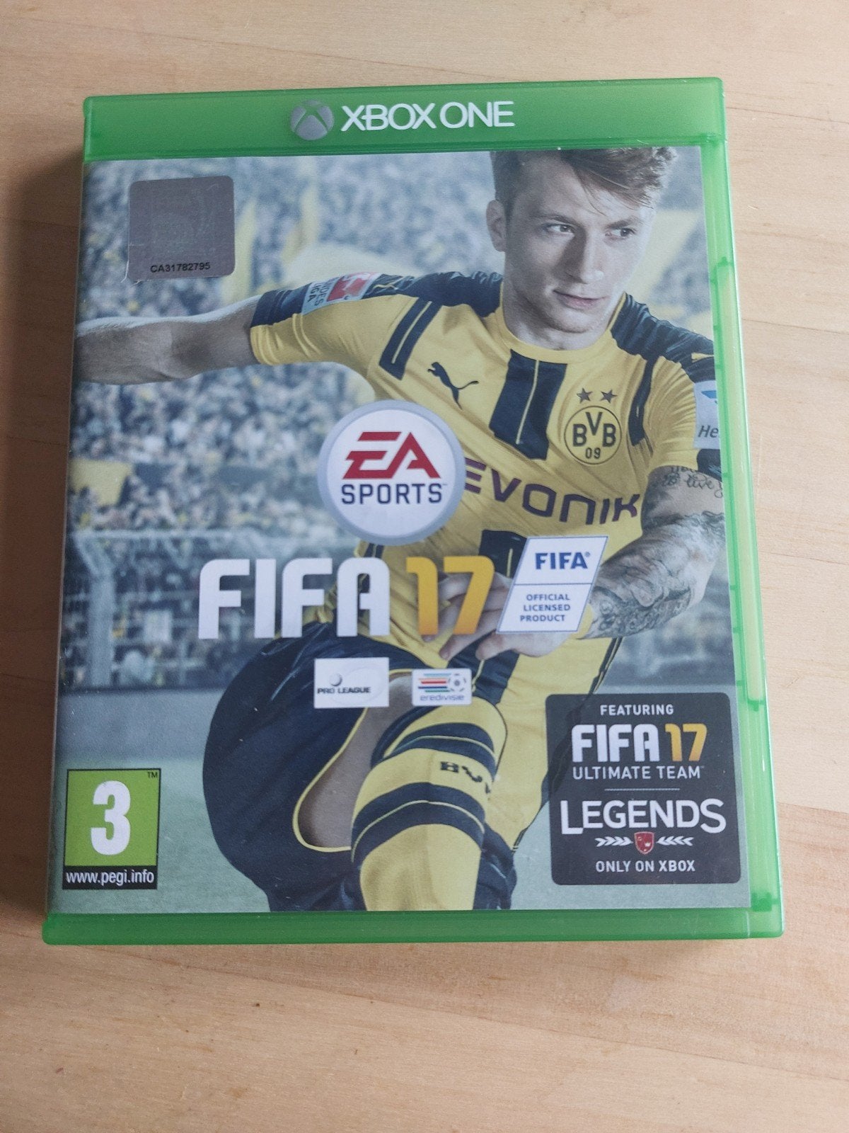 FIFA 17 - Xbox One - Voetbalgame, 2 spelers, Ophalen of Verzenden, Zo goed als nieuw, Eén computer