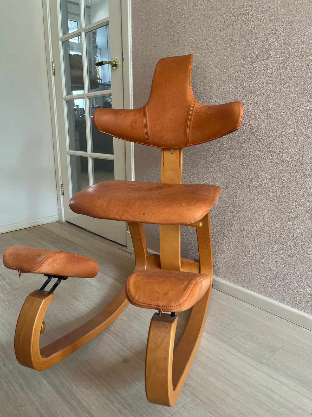 Stokke varier - ergonomische kniestoel - echt leer, Ophalen, Zo goed als nieuw, Leer, Minder dan 50 cm