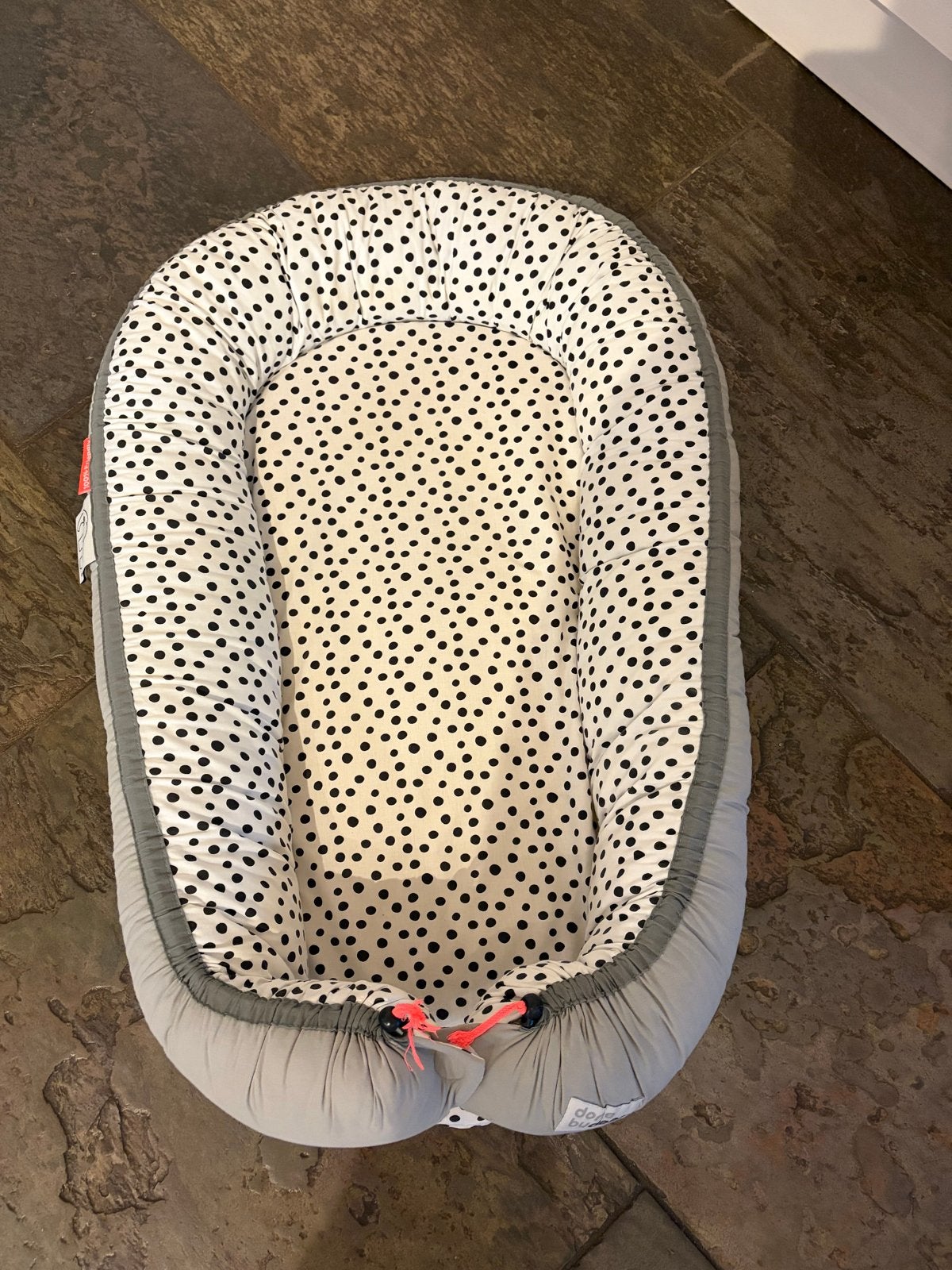 Done by Deer baby nestje - stippen design, Ophalen, Gebruikt, Overige typen