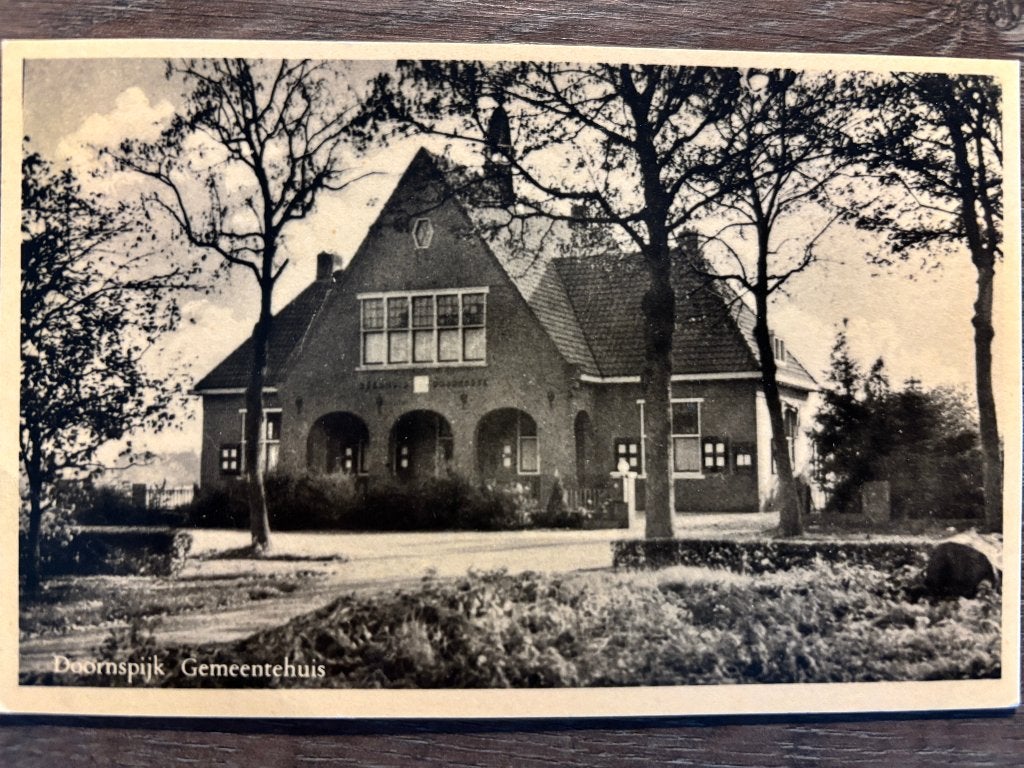 Ansichtkaart Doornspijk - Gemeentehuis, Ophalen of Verzenden, 1920 tot 1940, Ongelopen, Gelderland