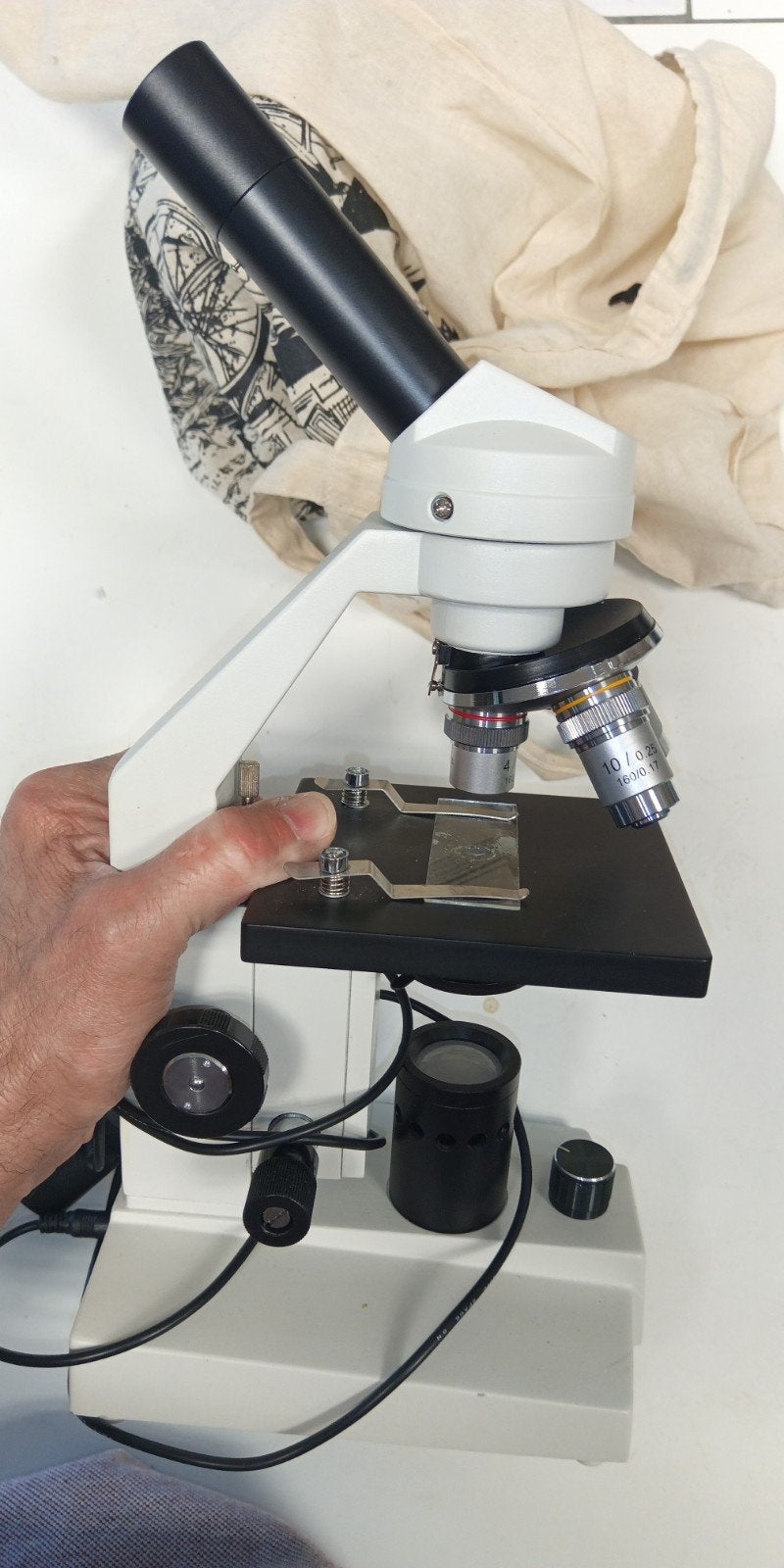 Microscoop met 40x en 10x lenzen, Ophalen of Verzenden, Gebruikt, 400x tot 1000x, Biologische microscoop