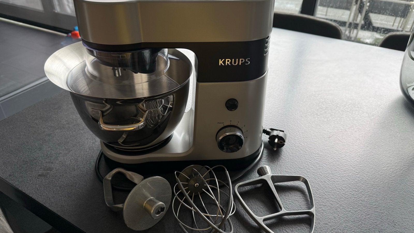 KRUPS Keukenmachine met RVS kom en diverse accessoires, Ophalen, Zo goed als nieuw, Vaatwasserbestendig, 3 snelheden of meer