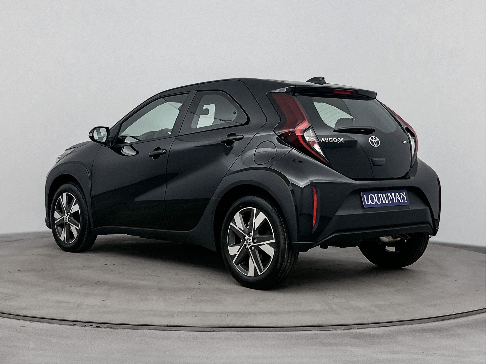 Toyota Aygo X Hybrid 115 play | Apple Carplay & Android Auto, 12 maanden, Stof, Zwart, 4 stoelen