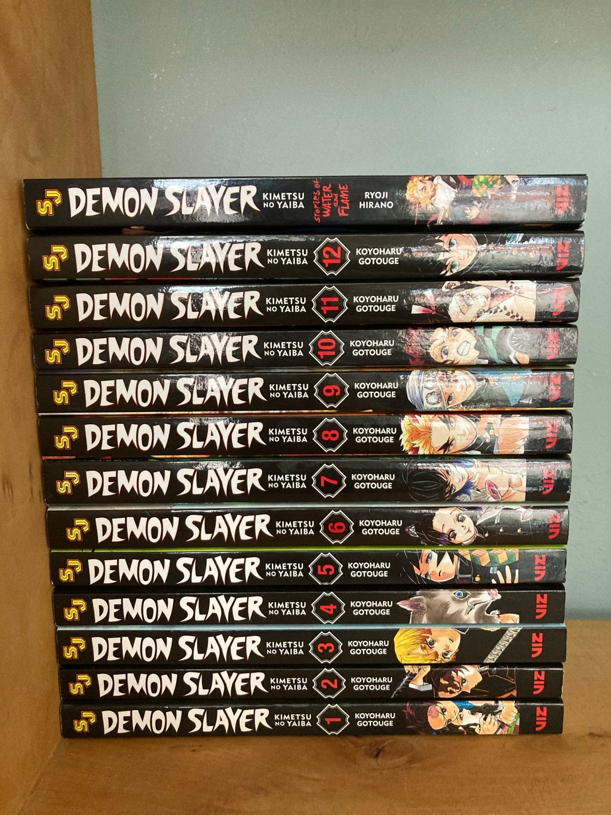 Demon Slayer Manga Deel 1-12 + Stories of Water and Flame, Complete serie of reeks, Ophalen of Verzenden, Zo goed als nieuw