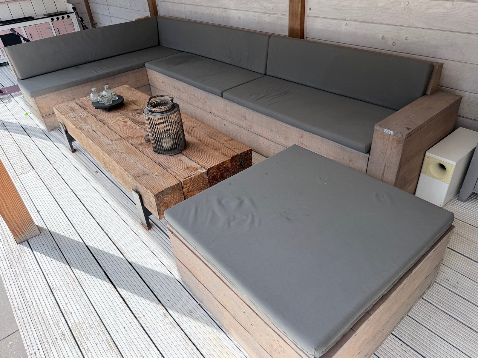Robuuste houten loungeset met kussens en salontafel, Tuin en Terras, Ophalen, Gebruikt, 6 zitplaatsen, Loungeset