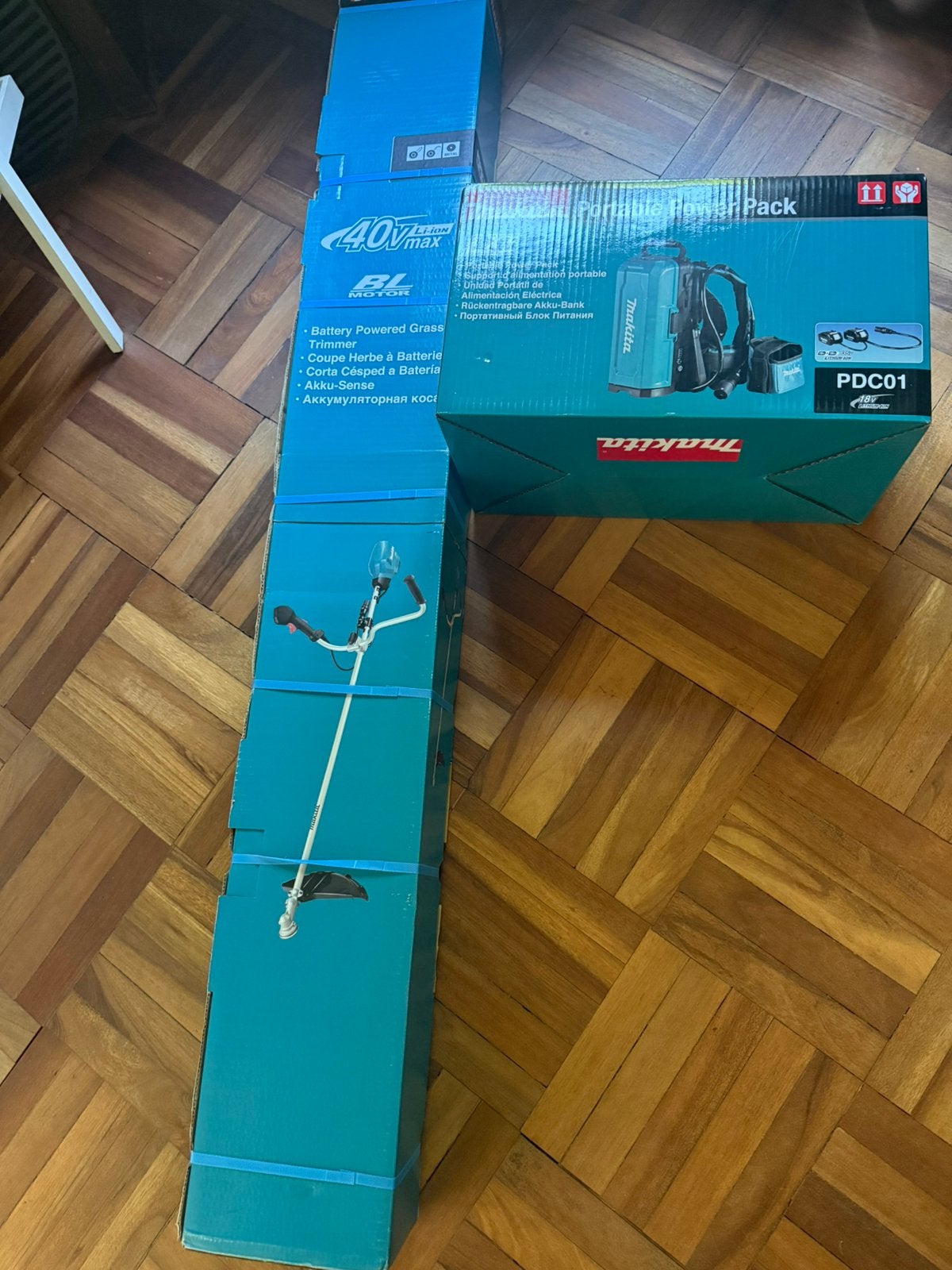 Makita kantenmaaier bosmaaier met accustation ur101cz, Tuin en Terras, Bosmaaiers, Ophalen of Verzenden, Zo goed als nieuw, Accu