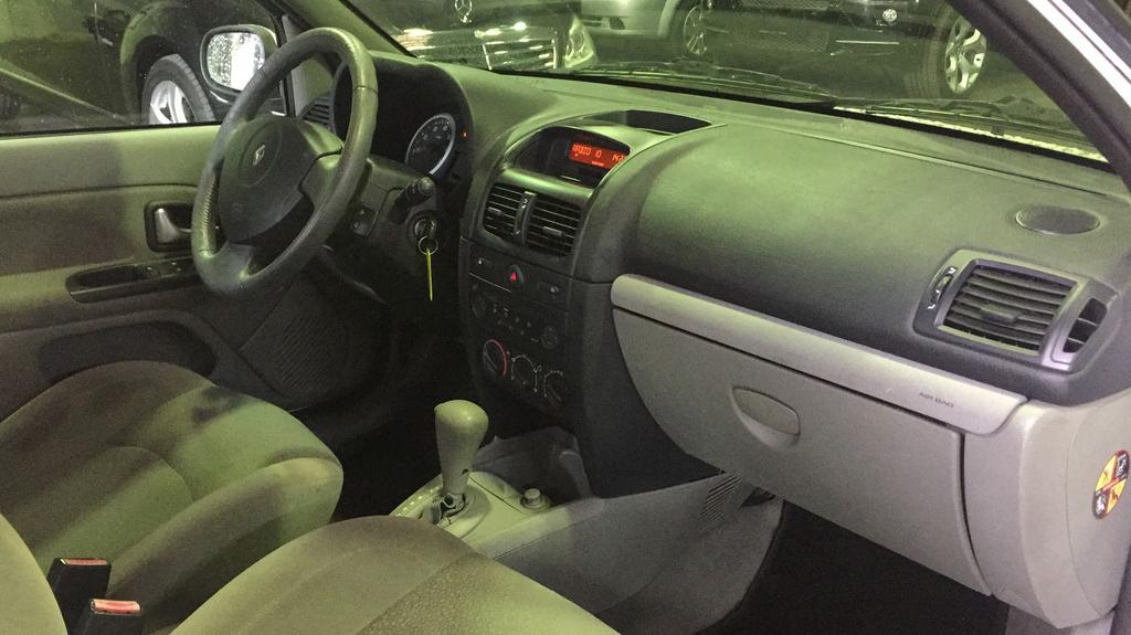 Renault Clio 1.6 16V Dyncom AUT E4 2004 Wit, Auto's, Renault, 40 €/maand, 4 cilinders, Wit, 14 km/l