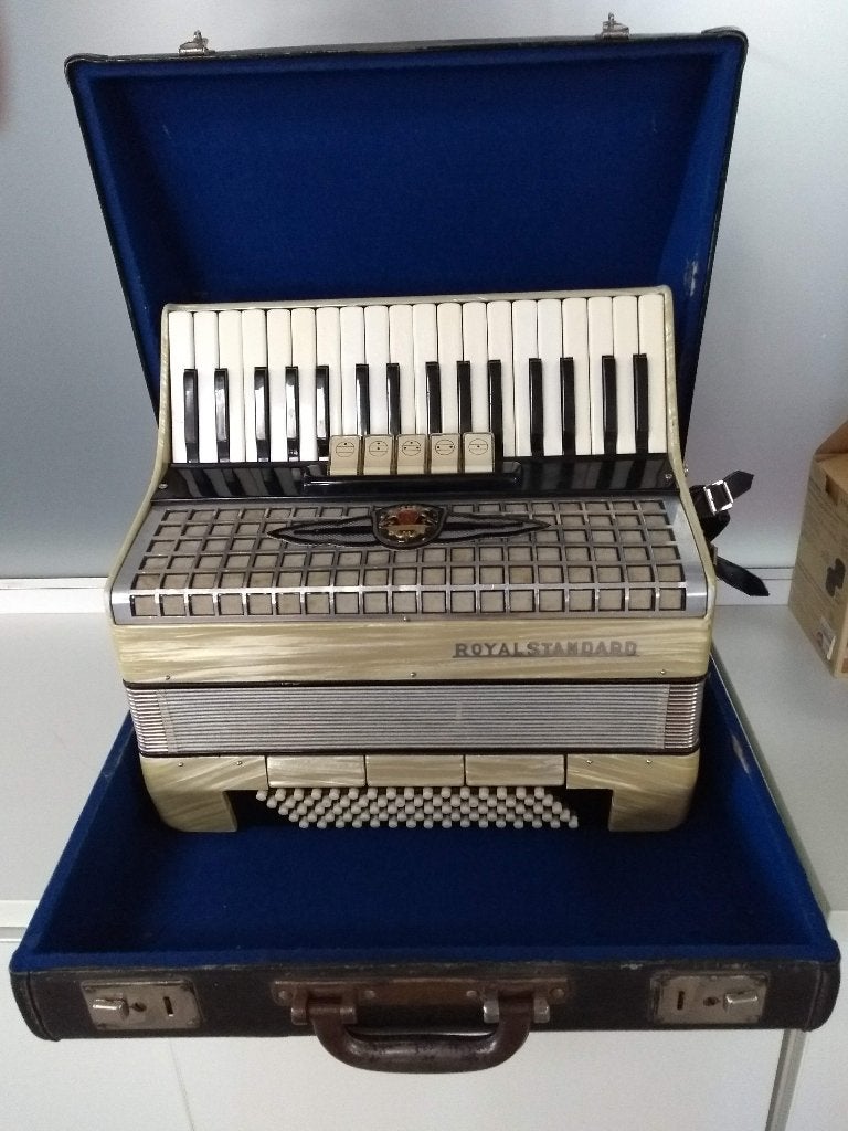 Royal Standard Marina 80 Accordeon 2SwitchOnline, Gebruikt, 80-bas, Met koffer, Toetsaccordeon
