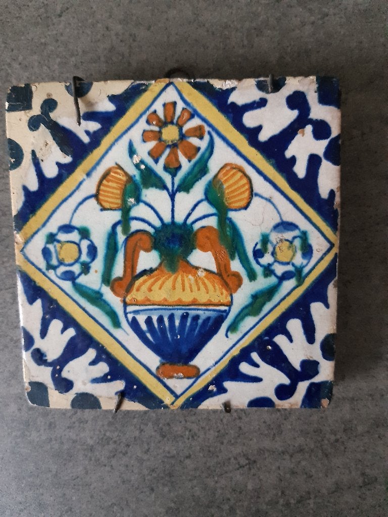 antiek tegel, vroeg 17e eeuw. Bloempotje, Ophalen of Verzenden