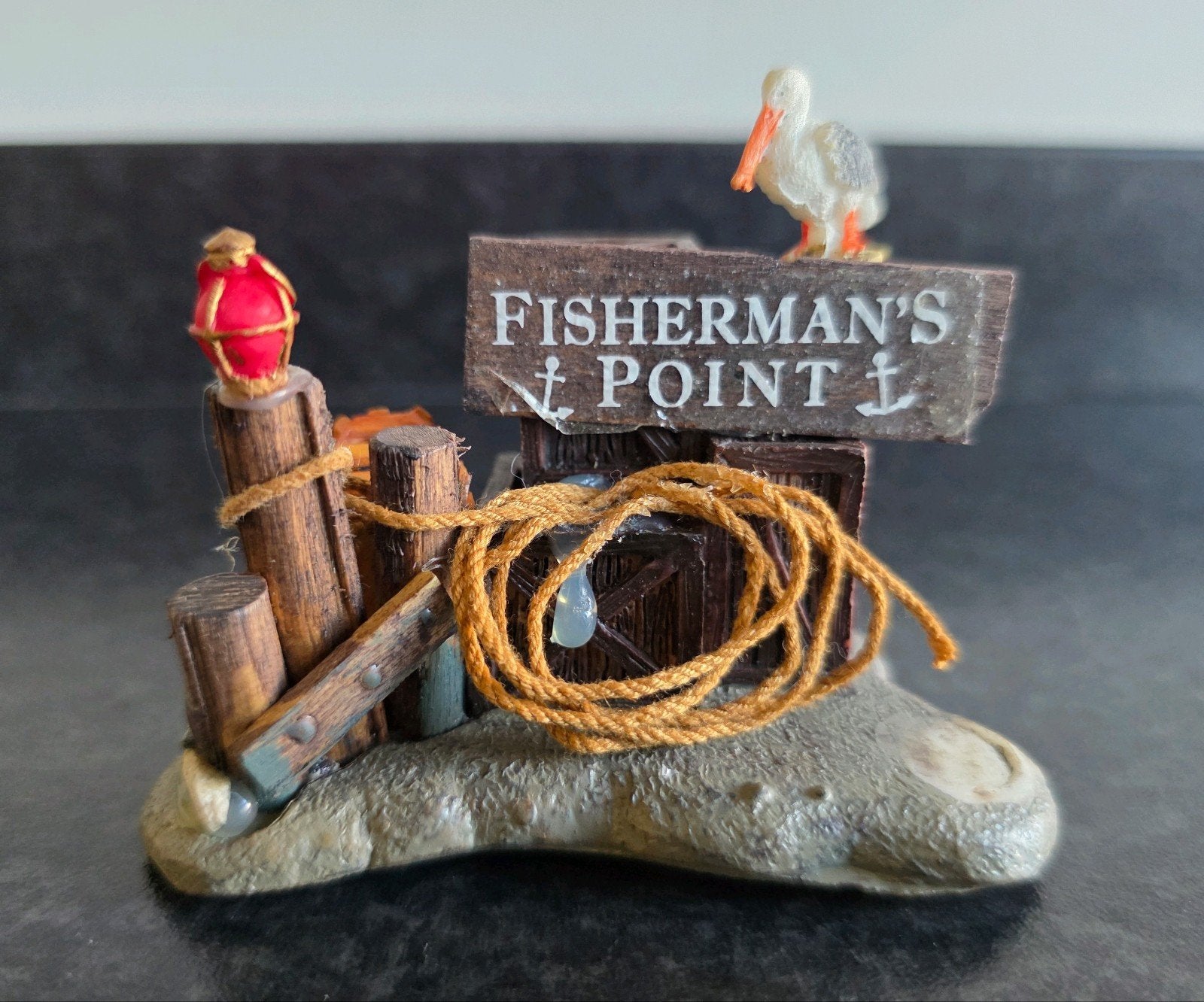 Lemax Retired By the Sea Fisherman's Point haven figuur, Ophalen, Gebruikt