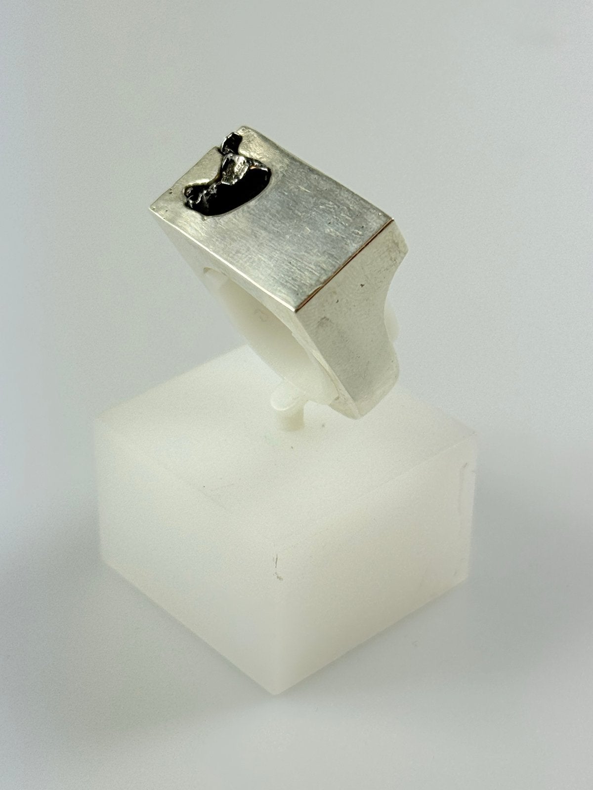 28g Zilveren Handgemaakte Ring 925 met Meteoriet Steen, Nieuw, Ophalen of Verzenden, Dame of Heer, Met edelsteen